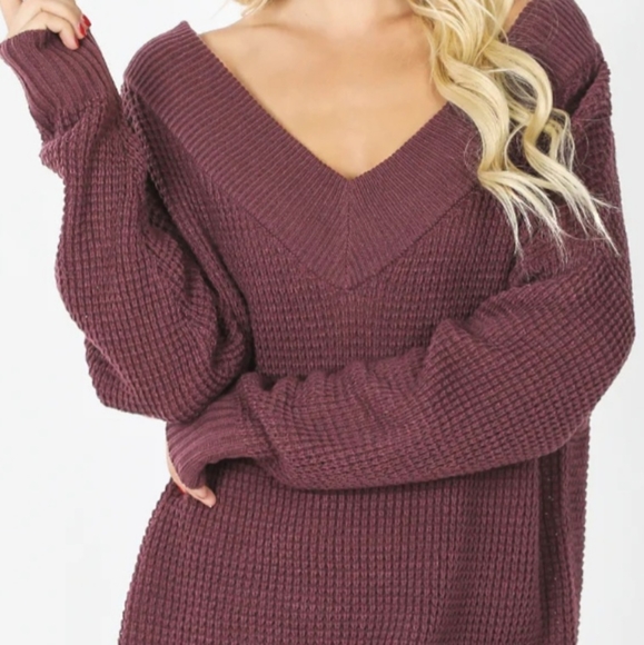 Zenana Outfitters Sweaters - Zenana pullover NWOT. Beautiful burgundy/rust color with long sleeves Small